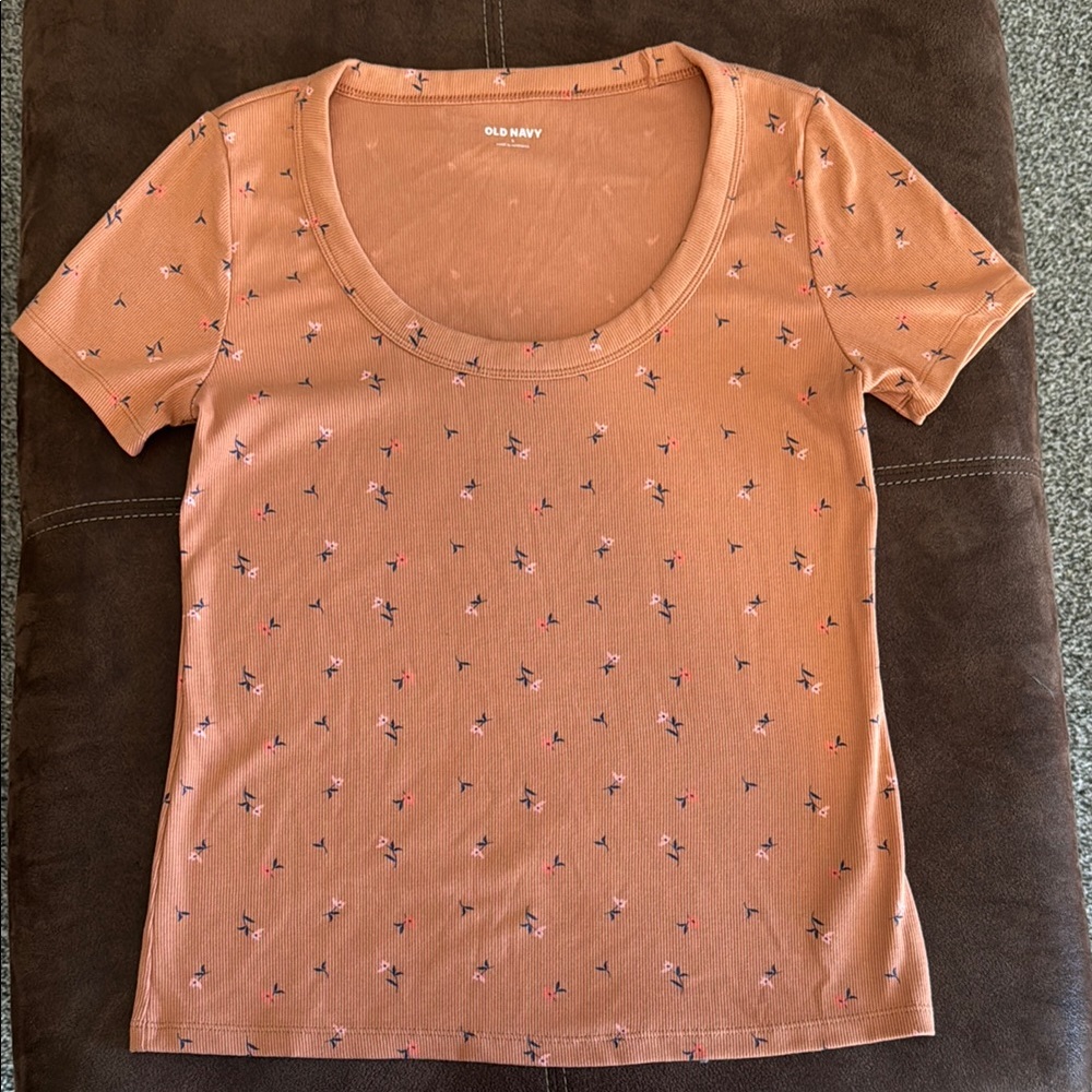 Old Navy tan Fitted Short Sleeve T-Shirt